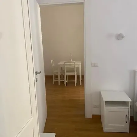 Esquilino Near Colosseum Metro Termini Apartmán *